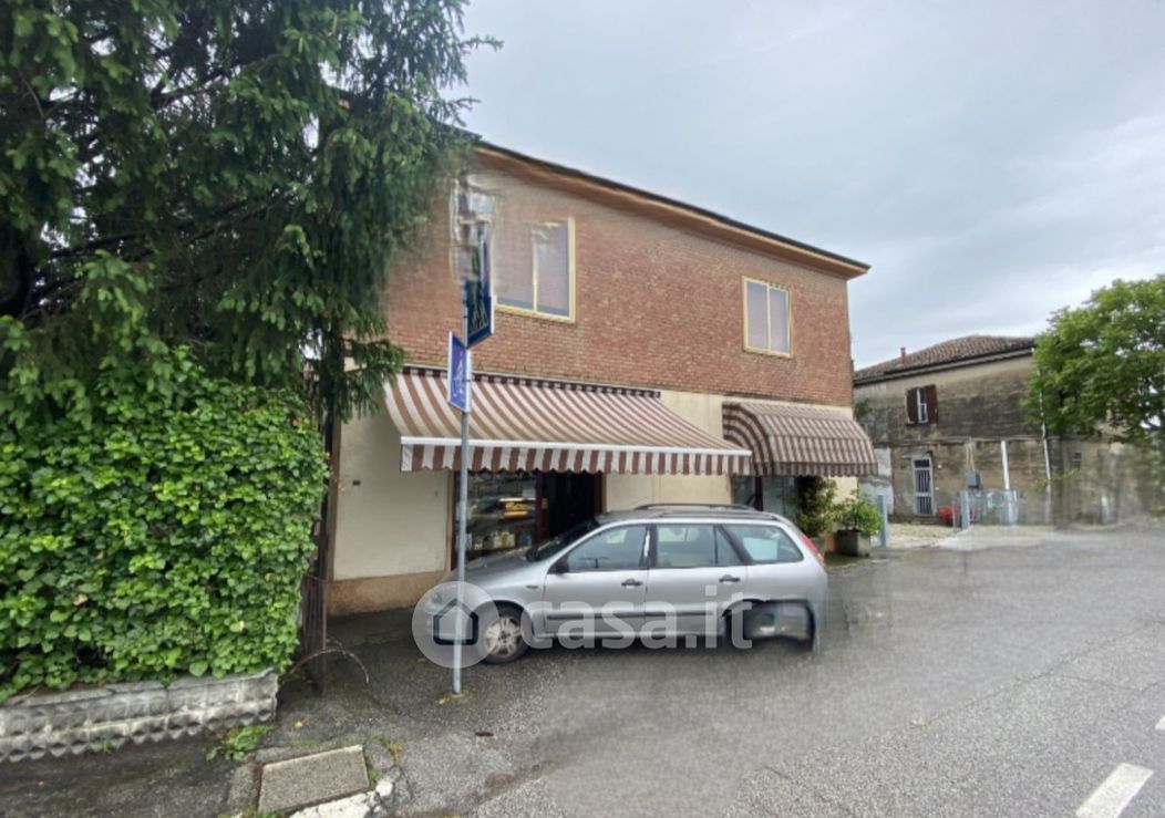 Negozio/Locale commerciale in Vendita in Via X Martiri a Ferrara