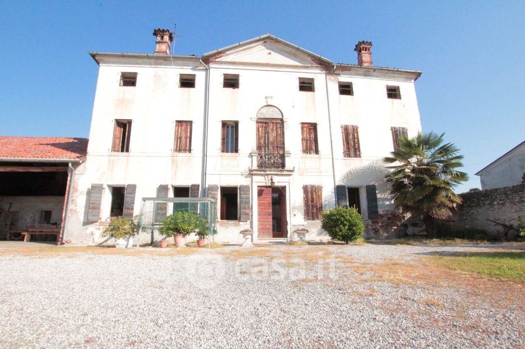 Villa in Vendita in Via Roma 49 a Pozzoleone