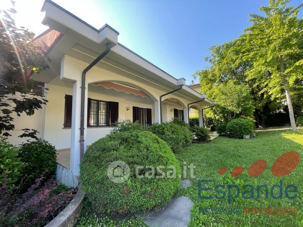 Villa in Vendita in Via Don G. Minzoni 13 a Castrocaro Terme e Terra del Sole
