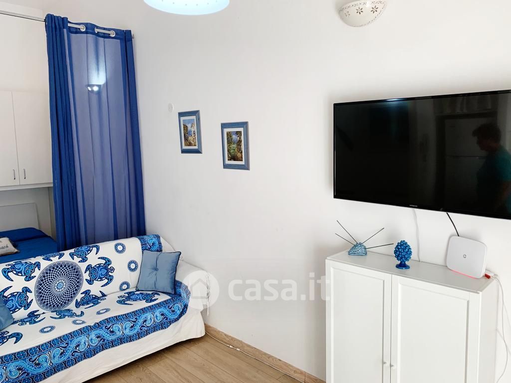 Appartamento in Affitto in Via Umberto a Giardini-Naxos
