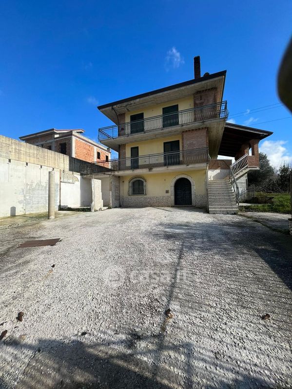 Villa in Vendita in Contrada Archi a Avellino