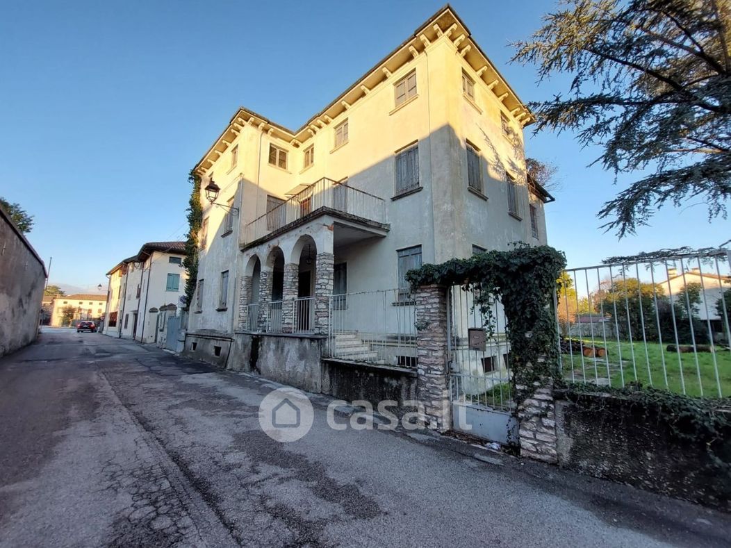 Villa in Vendita in Via Ippodromo a Sandrigo