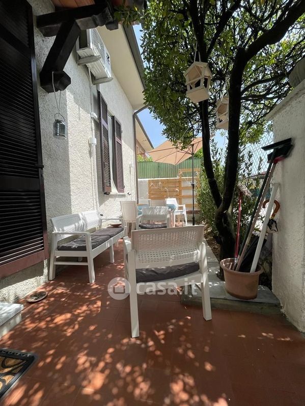 Casa Bi/Trifamiliare in Affitto in Via Asmara 47 a Pietrasanta