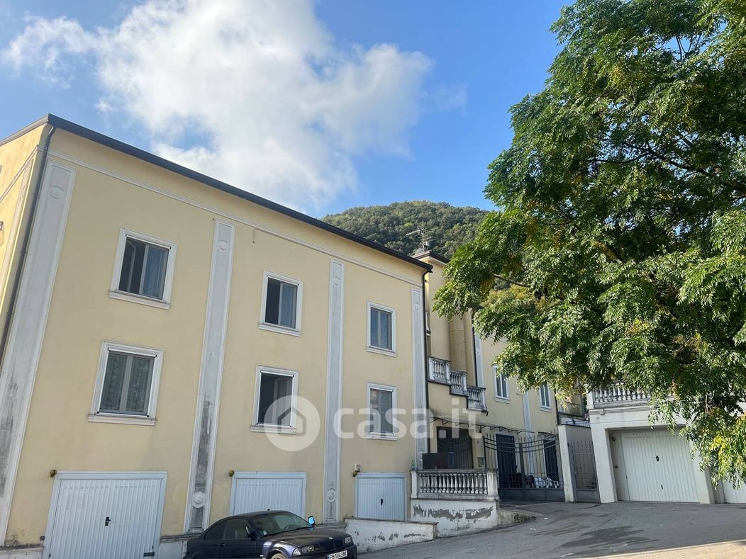 Appartamento in Vendita in Via Altimari 48 a Salerno