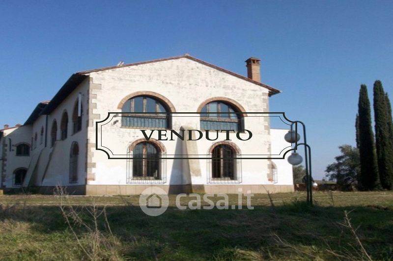 Villa in Vendita in a Lajatico