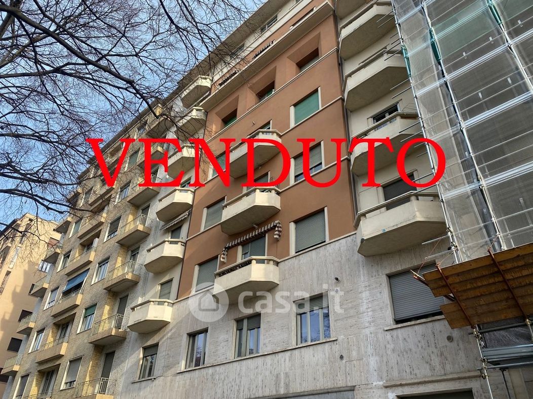 Appartamento in Vendita in Corso Sebastopoli 170 a Torino