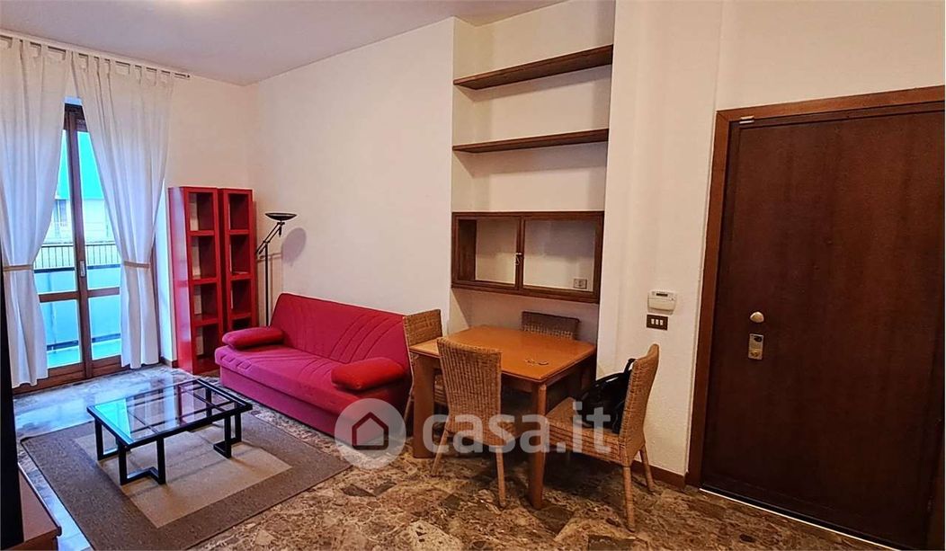 Appartamento in Affitto in Viale San Gimignano 12 a Milano