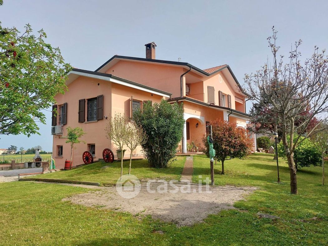 Villa in Vendita in Via Dainese 27 a Ferrara