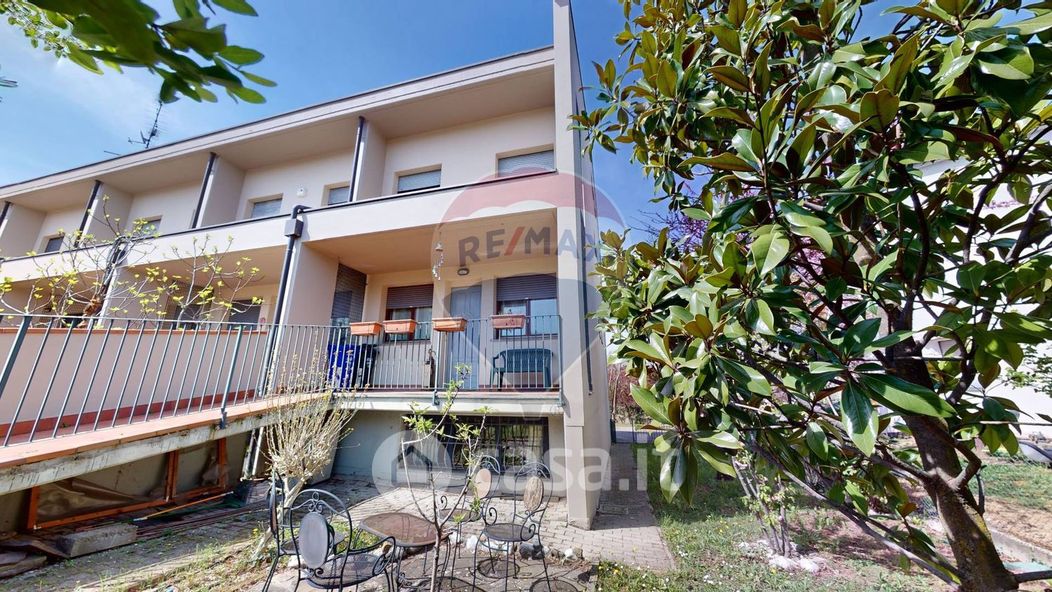 Casa Bi/Trifamiliare in Vendita in Via De Gasperi 33 a Traversetolo