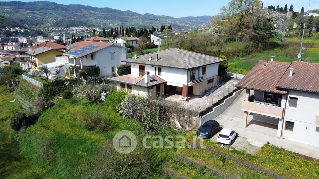 Villa in Vendita in Via Monte Summano a Arzignano