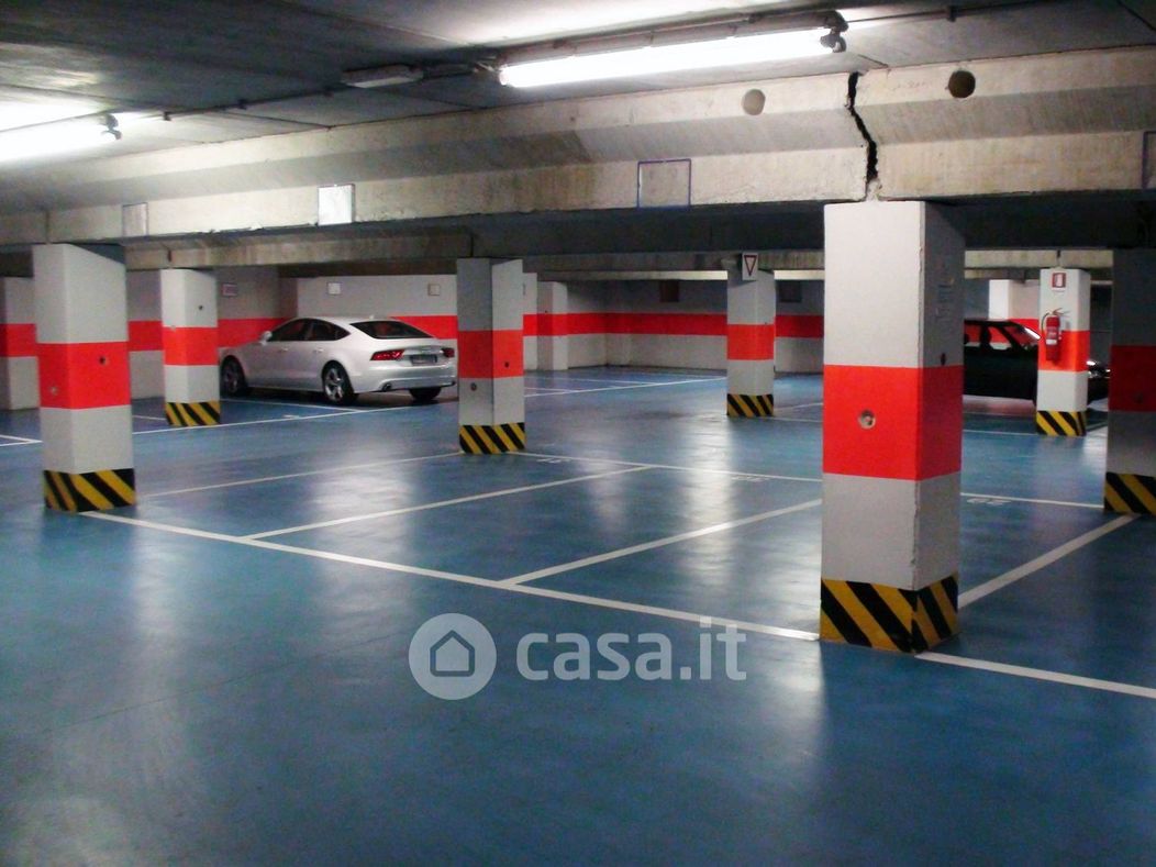 Garage/Posto auto in Affitto in Via Gaudenzio Fantoli 7 a Milano