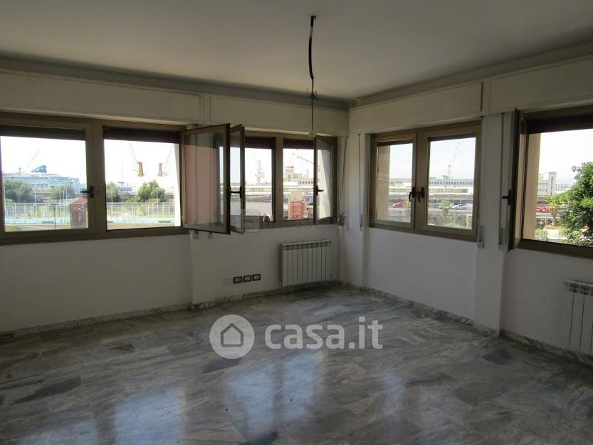 Appartamento in Vendita in Piazza di Sarzano a Genova