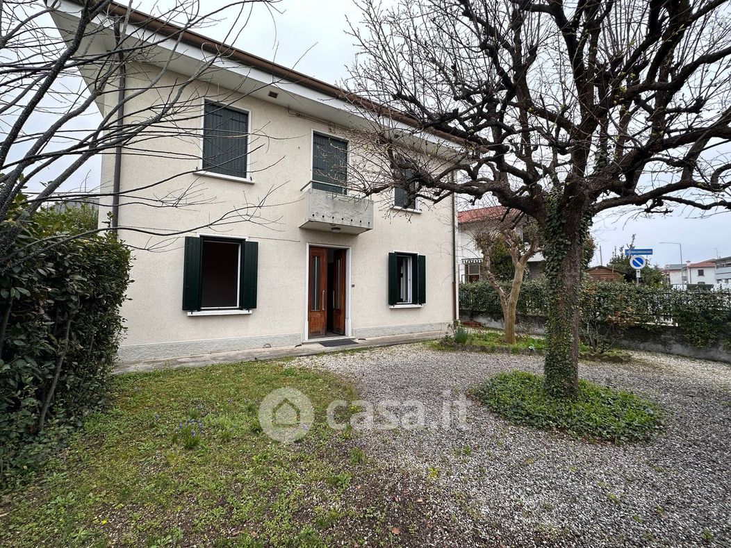 Casa indipendente in Vendita in Via Campoformido a Pasian di Prato