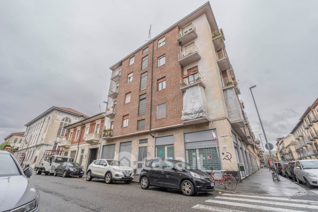 Appartamento in Vendita in Via Santhià 31 a Torino