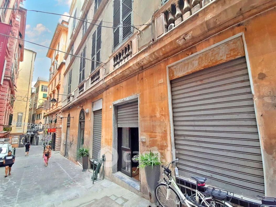 Negozio/Locale commerciale in Affitto in Via ai Quattro Canti di San Francesco a Genova