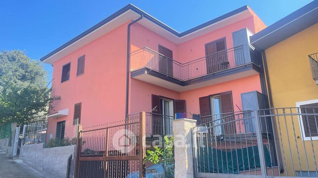 Casa Bi/Trifamiliare in Vendita in Via Monfalcone 70 a Belpasso