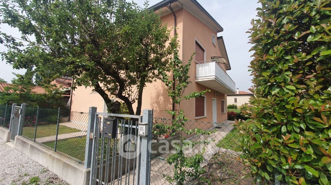 Casa Bi/Trifamiliare in Vendita in Via Arrigo Boito a Salzano