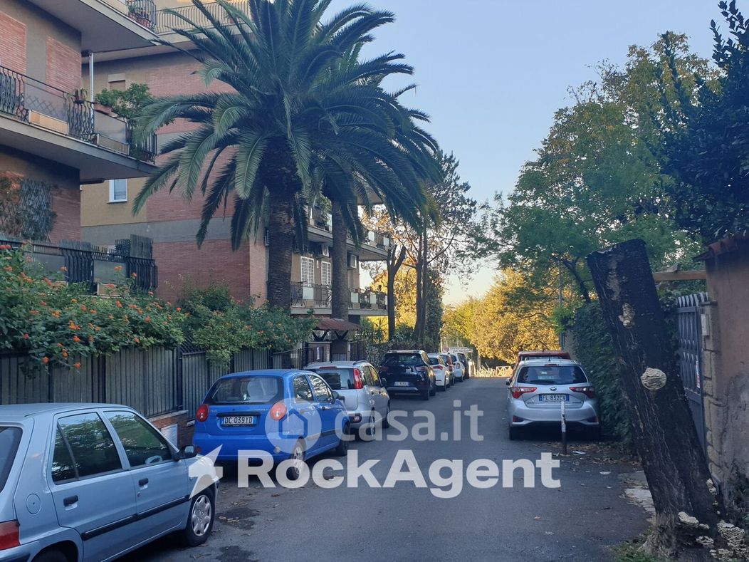 Garage/Posto auto in Vendita in Via di Vigna Fabbri 83 -81 a Roma