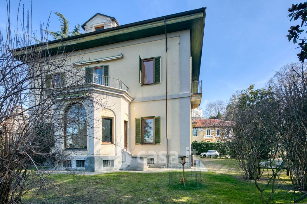 Villa in Vendita in Strada Comunale di Superga 37 a Torino