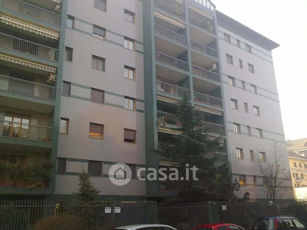 Garage/Posto auto in Vendita in Via Armellini 7 a Milano