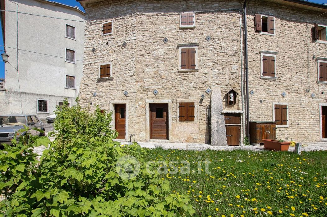 Rustico/Casale in Vendita in Via Cesare Battisti a Sant'Anna d'Alfaedo