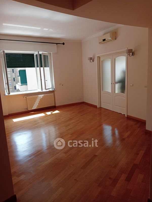 Appartamento in Vendita in Via M. FANTI a Genova