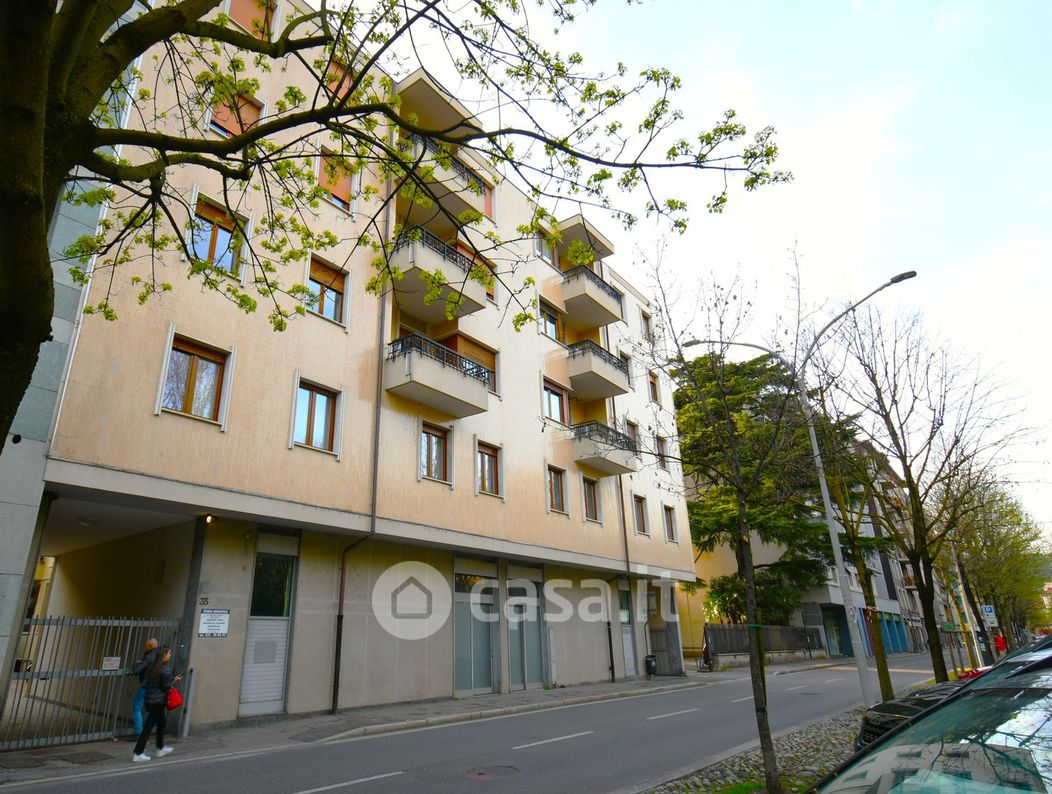 Appartamento in Vendita in Viale Varese 35 a Como