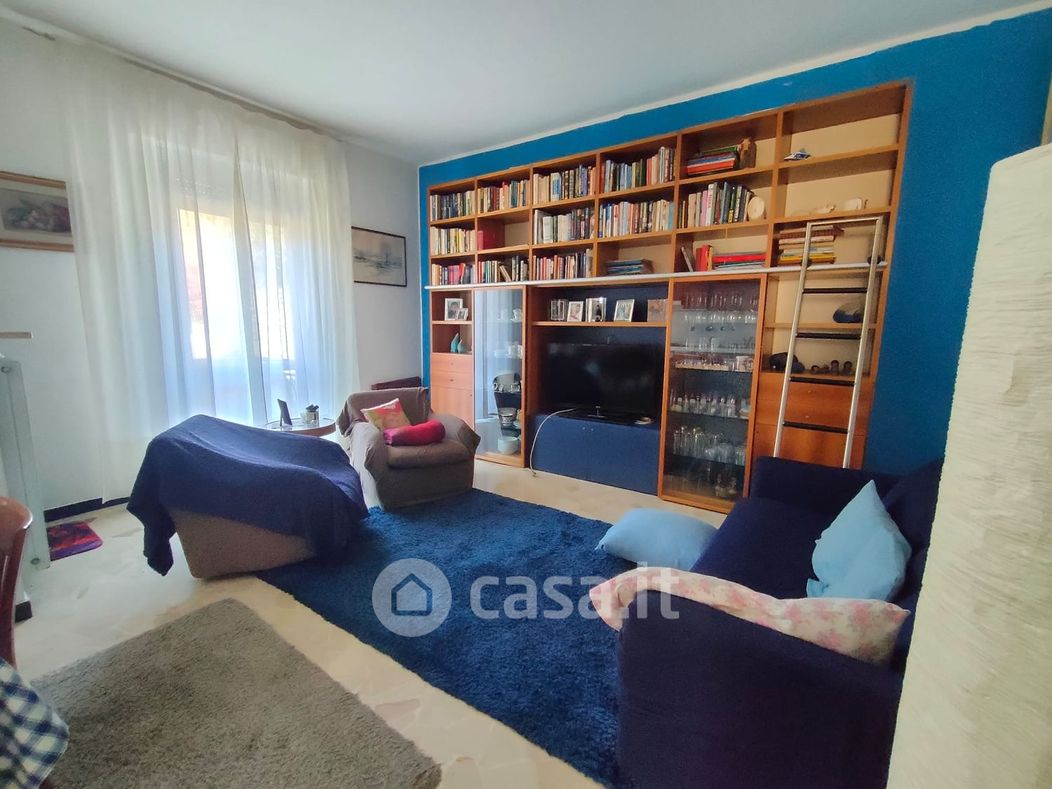 Appartamento in Vendita in Via Val D'Astico 102 a Genova
