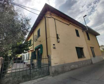 Casa Bi/Trifamiliare in Vendita in Via del Palasaccio a Prato