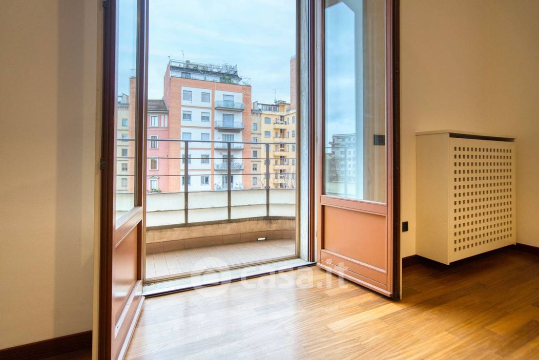 Appartamento in Affitto in Viale Regina Margherita 5 a Milano
