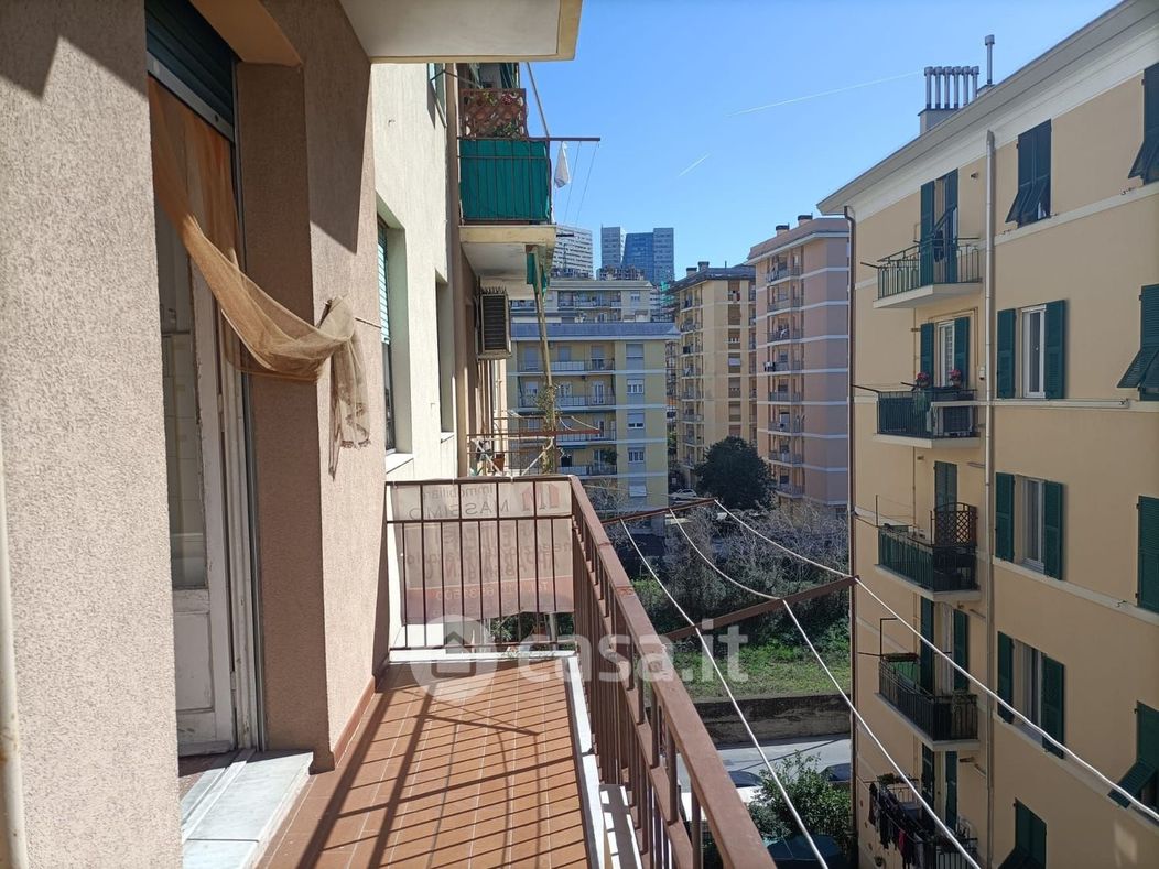 Appartamento in Vendita in Via Chiaravagna 22 a Genova