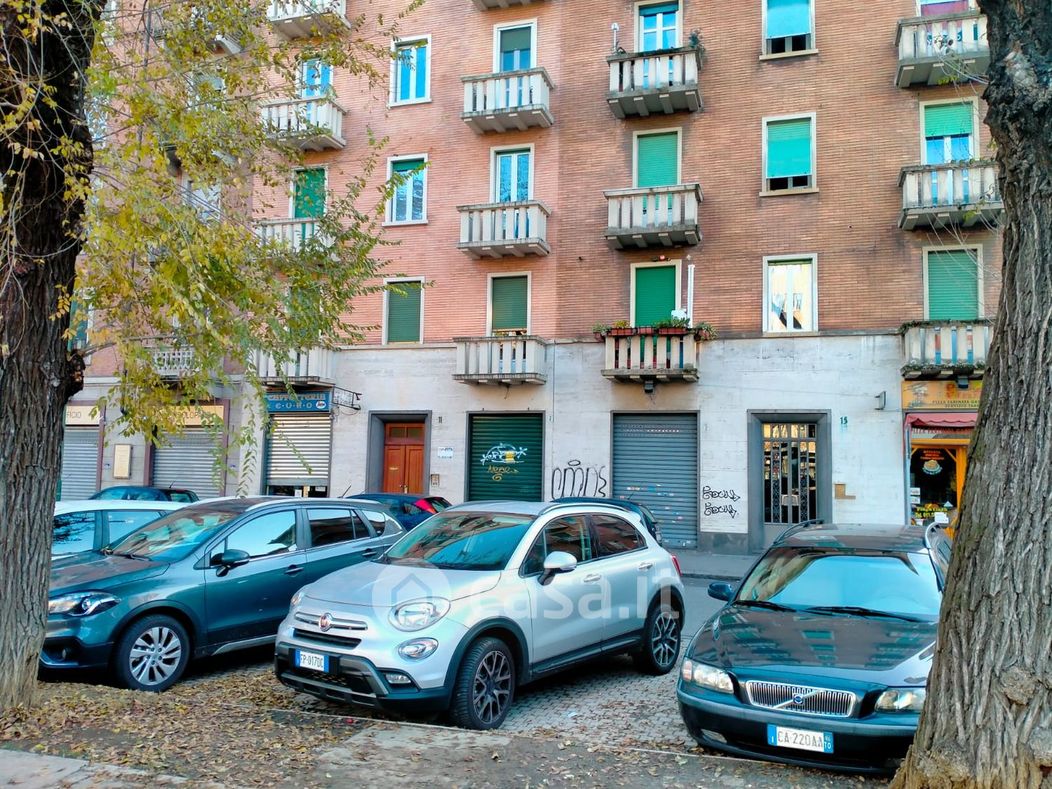 Negozio/Locale commerciale in Affitto in Piazza Gian Pietro Chironi 11 a Torino