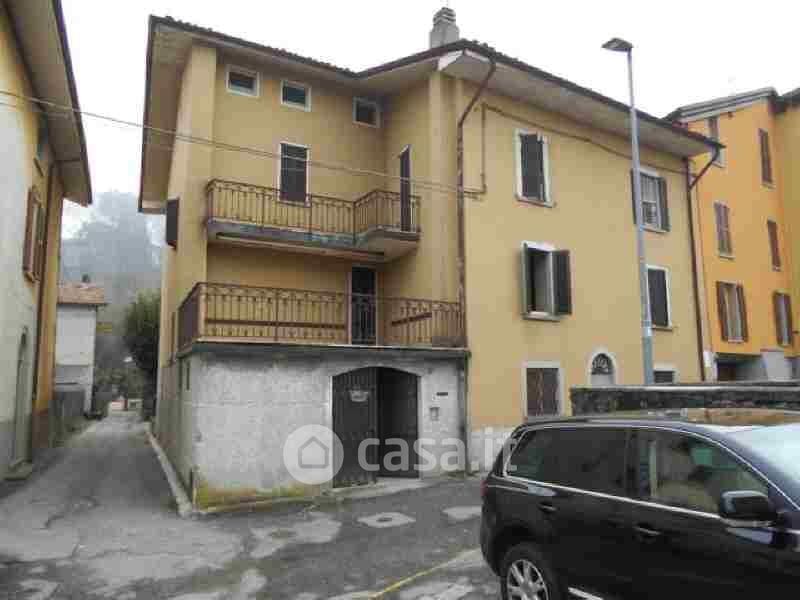 Casa Bi/Trifamiliare in Vendita in Via Maironi Giovanni da Ponte 17 a Bergamo