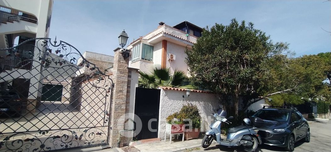 Casa Bi/Trifamiliare in Vendita in Via delle Nereidi 35 a Palermo