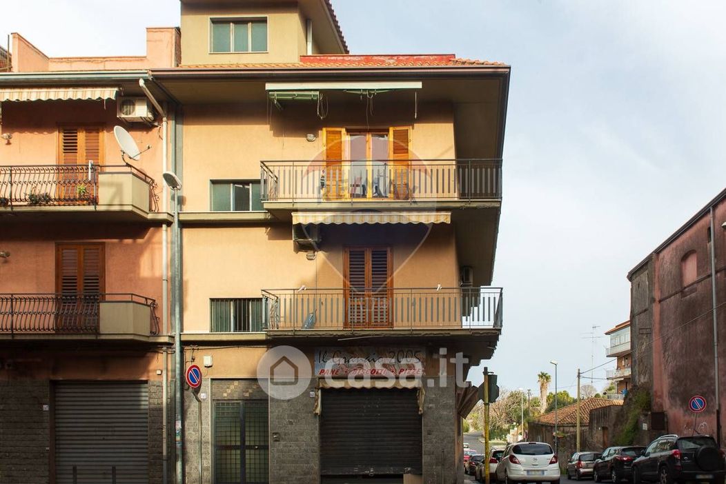Casa Bi/Trifamiliare in Vendita in Via Finocchiari 145 a Aci Catena