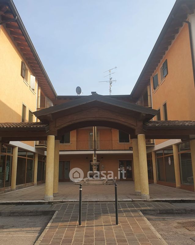 Negozio/Locale commerciale in Vendita in Via Guglielmo Marconi a Desenzano del Garda