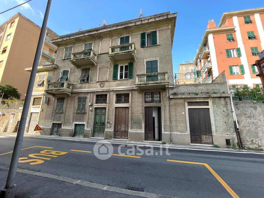 Appartamento in Vendita in Via Giovanni Arrivabene 18 a Genova