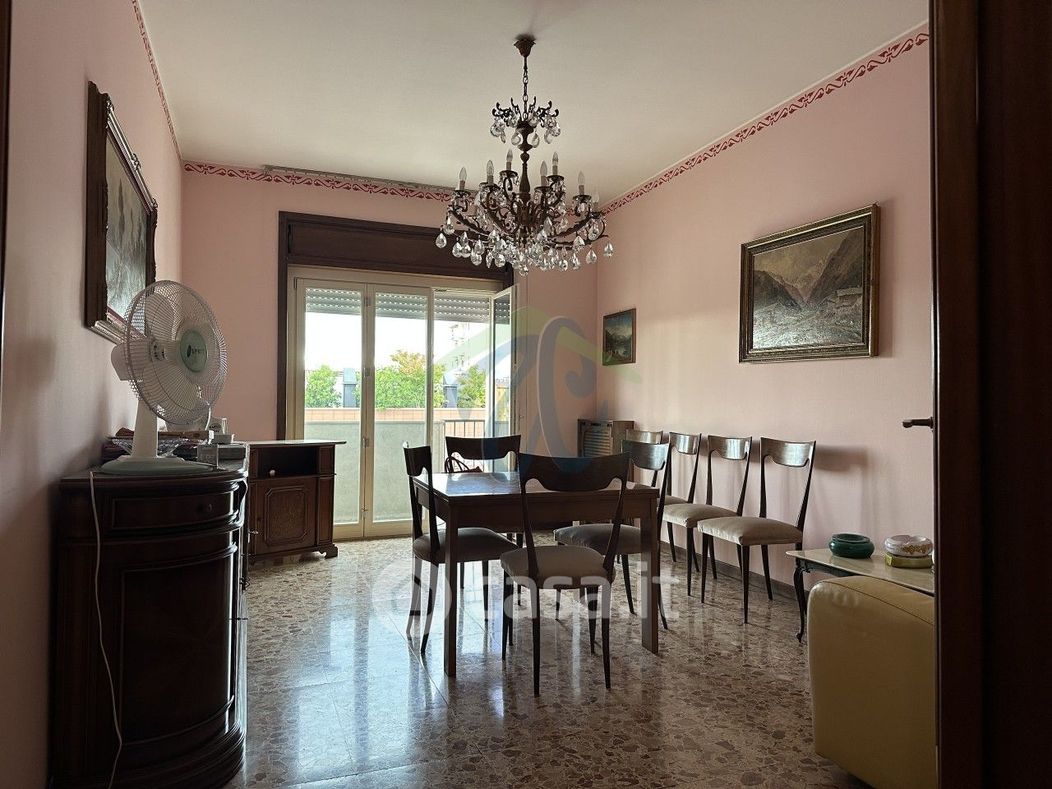 Appartamento in Vendita in Via Alessandro Bolzoni a Piacenza