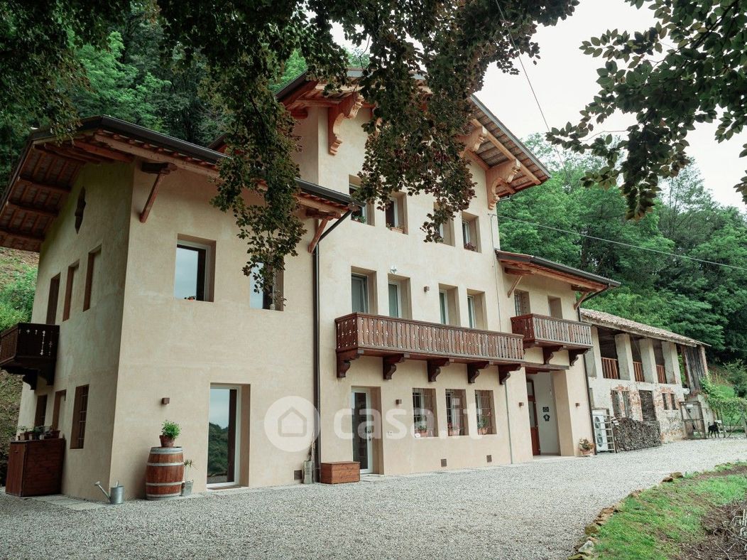 Villa in Vendita in Contrà Valtripona 15 a Bassano del Grappa