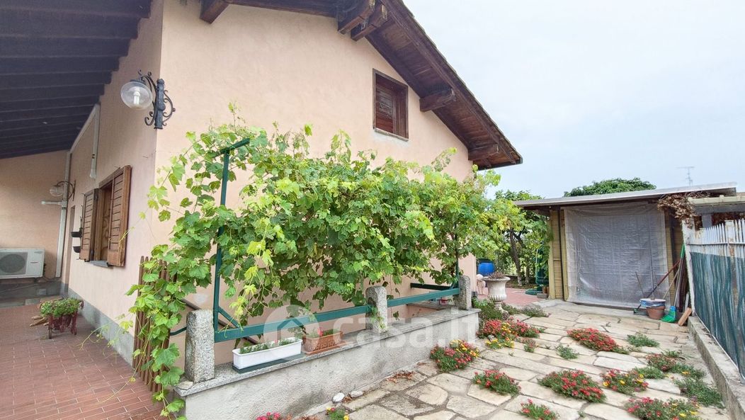 Villa in Vendita in Via Lavatelli 46 a Cassolnovo