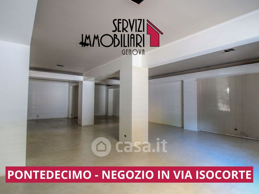 Negozio/Locale commerciale in Vendita in Via Isocorte a Genova
