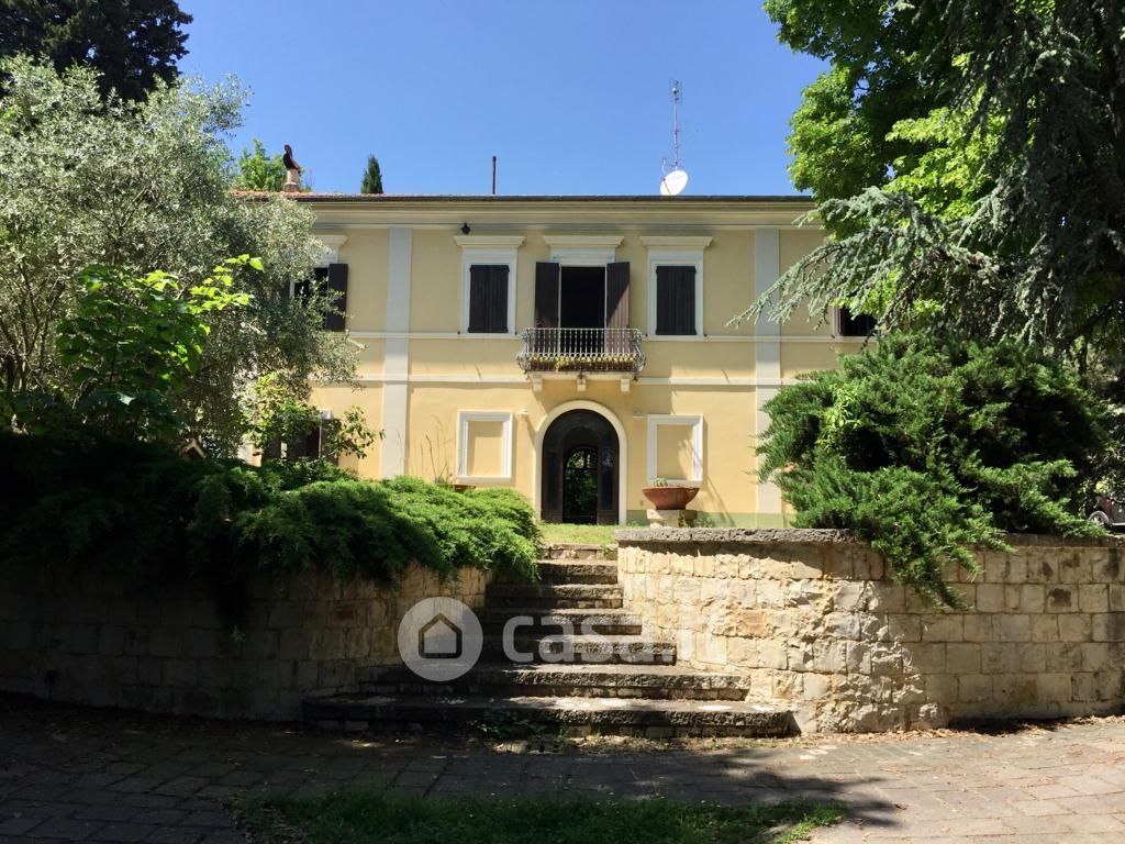 Villa in Vendita in Strada di Montebianco a Senigallia