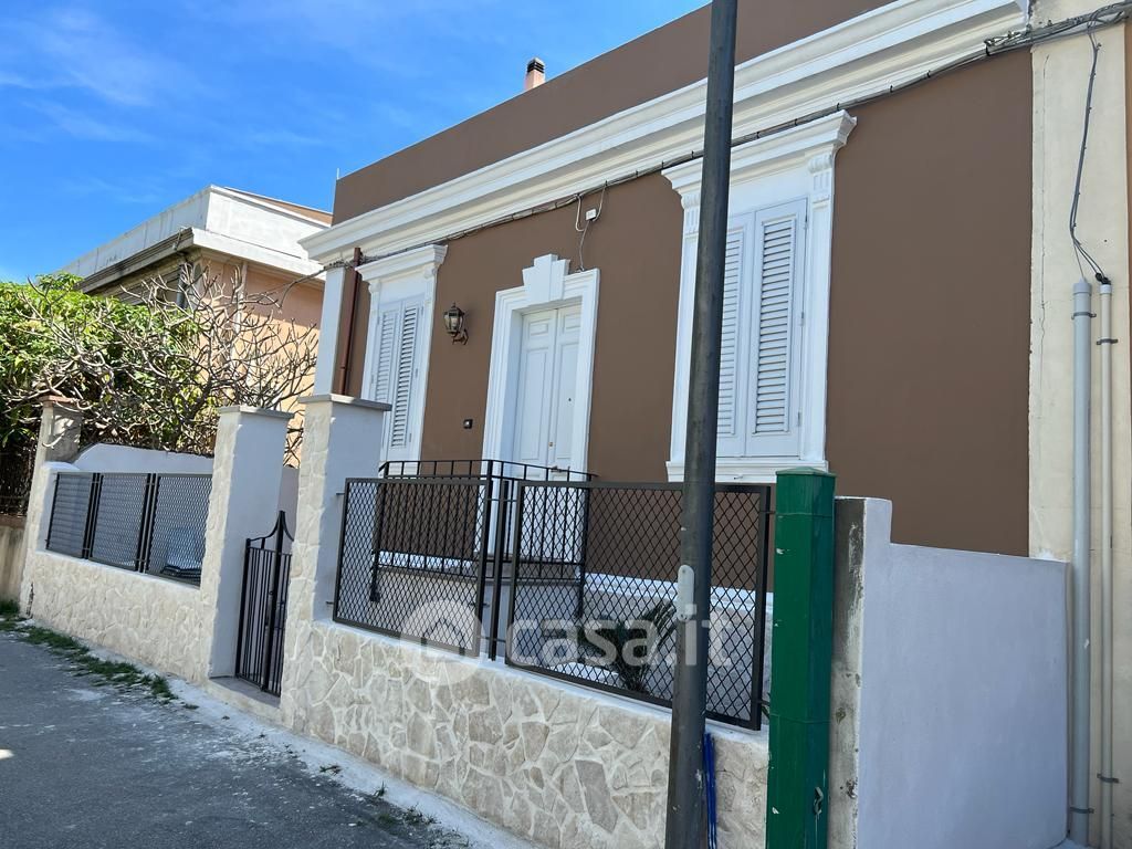 Casa indipendente in Vendita in Viale CALABRIA a Reggio Calabria