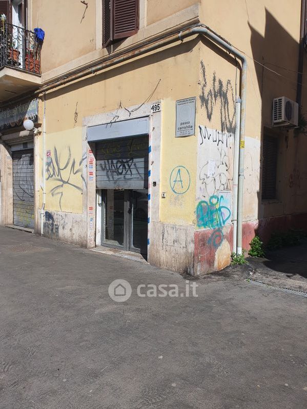 Negozio/Locale commerciale in Vendita in Via Casilina a Roma