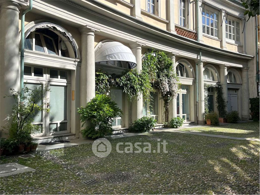 Appartamento in Affitto in Via della Rocca 23 a Torino