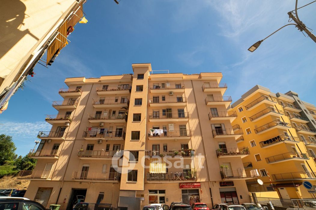Appartamento in Vendita in Via Domenico Mottola d'Amato 37 a Catanzaro