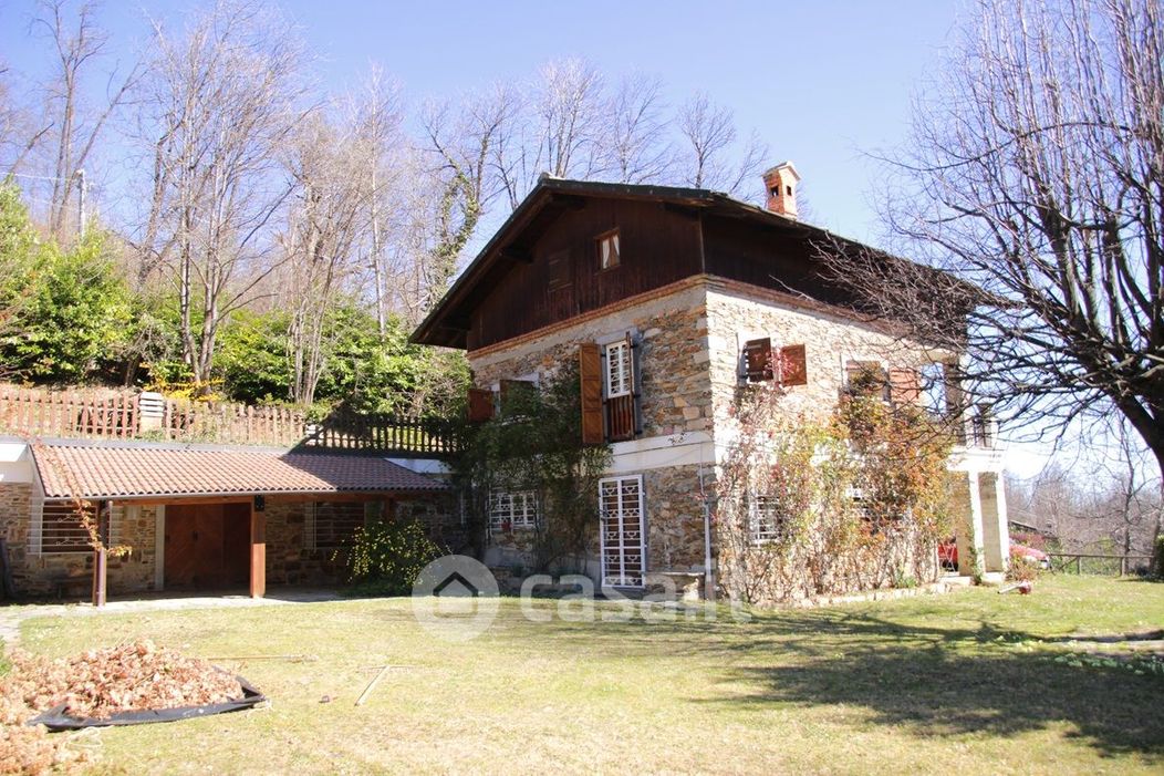 Villa in Vendita in Frazione Prè - Fieul 18 a Giaveno