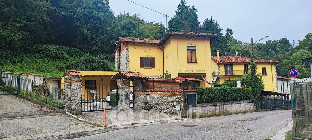 Villa in Vendita in Via Pannilani 56 a Como