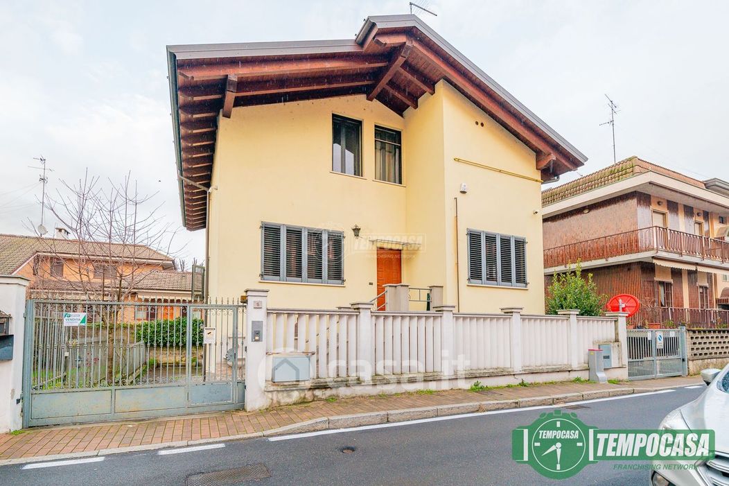 Villa in Vendita in Via Giuseppe Mazzini a San Giuliano Milanese