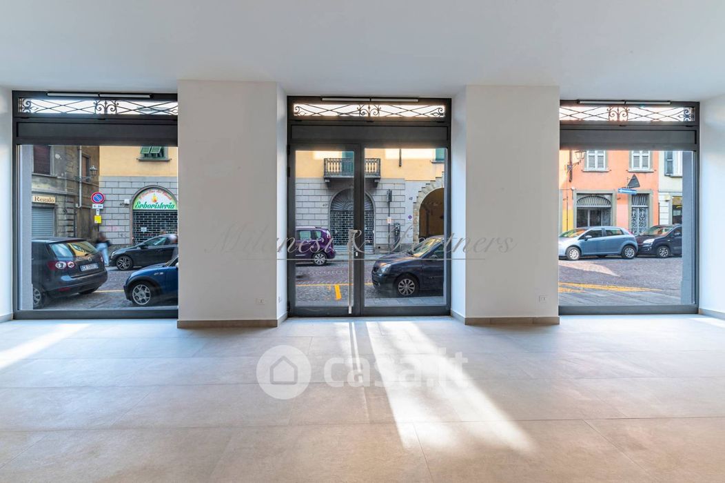 Negozio/Locale commerciale in Affitto in Borgo Palazzo 35 a Bergamo